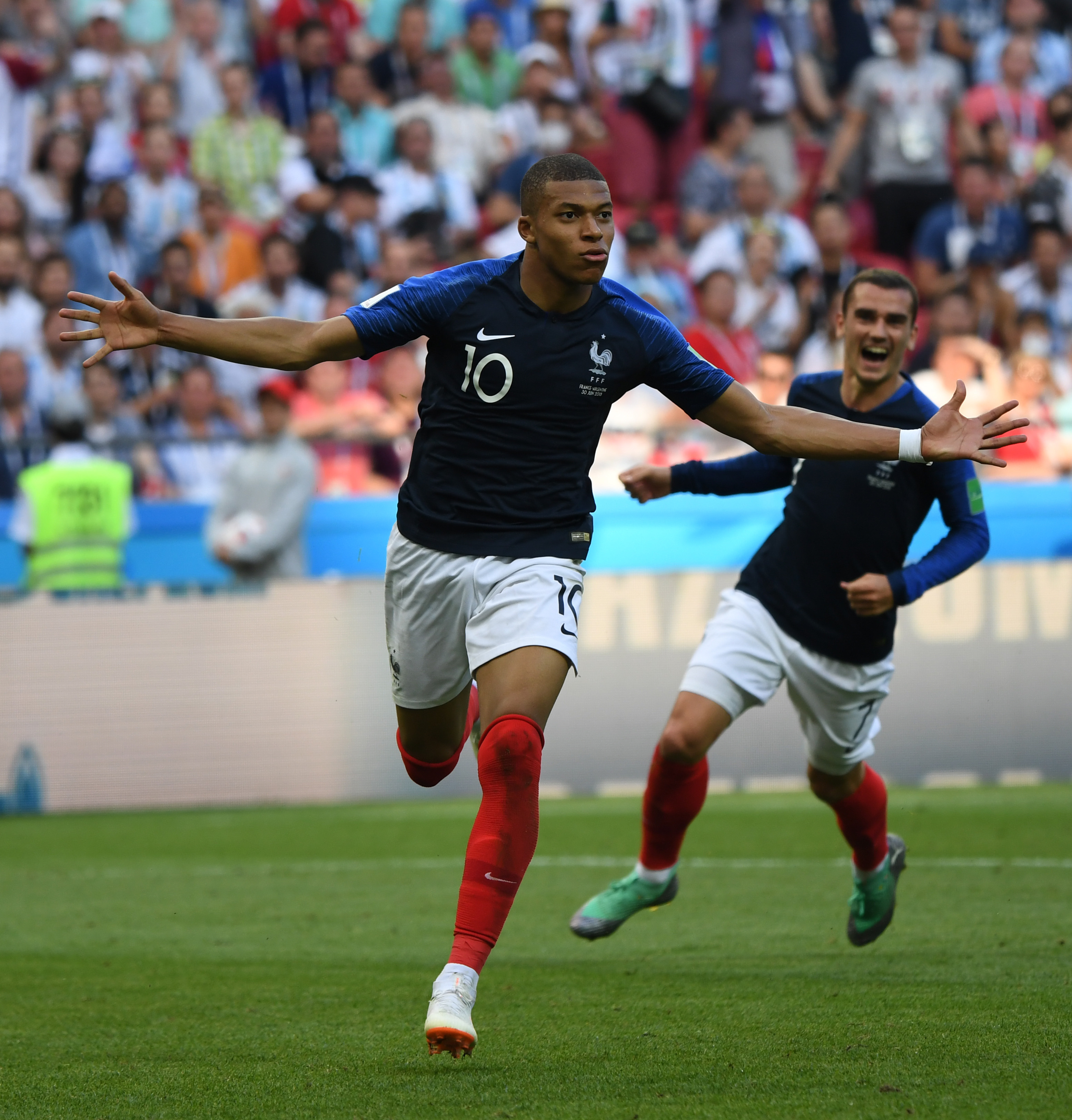 巴萨拖欠拜仁2000万莱万转会费？德雷森：已经付清了（传巴萨仍欠拜仁莱万2000万转会费？德雷森：已全部结清）