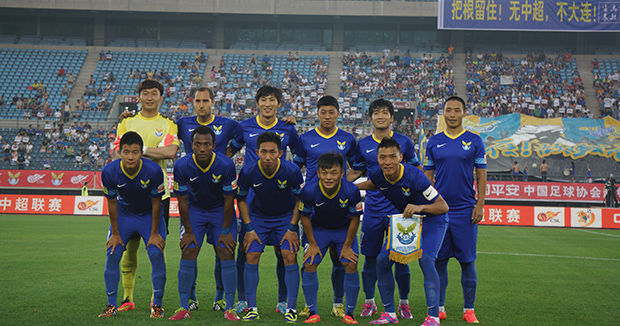 德乙半场：贝尔纳特屡献神扑，汉诺威暂0-0卡尔斯鲁厄（德乙半场战报：贝尔纳特神勇连扑，汉诺威与卡尔斯鲁厄暂时0-0）