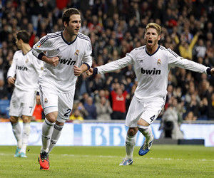 曼联队长B费已确定因腿筋受伤将缺席对阵纽卡斯尔联的比赛（曼联队长B费腿筋受伤，确定缺席与纽卡斯尔联一战）