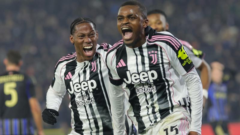 2025混团世界杯中国队三连冠，中日德选手合影定格荣耀（中国队问鼎2025混团世界杯三连冠，中日德选手合影见证荣耀）