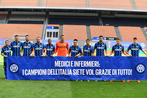 上海足协祝贺海港三连冠：上海足球史上已留下你们浓重的一笔（上海足协向海港致贺三连冠：你们已在上海足球史写下浓墨重彩的一页）