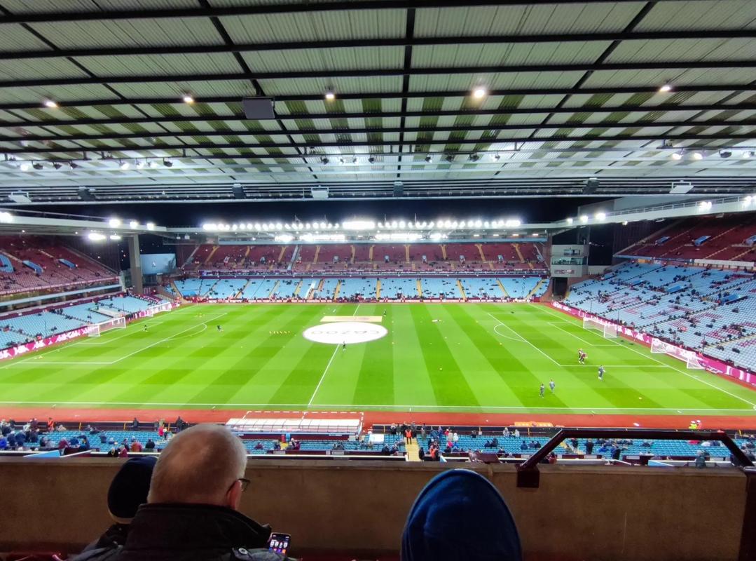 苗原：有中超球队接触韩国国脚朴镇燮，浙江队与球员有传闻（苗原：中超球队已与韩国国脚朴镇燮接触，浙江队成传闻焦点）