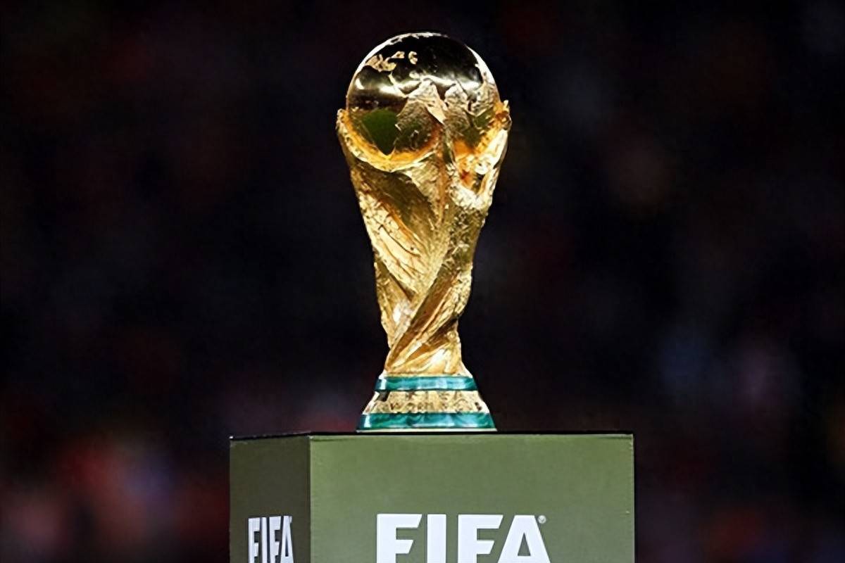 NBA：雄鹿再取关键胜利 字母哥率队登榜首（NBA：字母哥领军雄鹿再赢关键战 升至榜首）