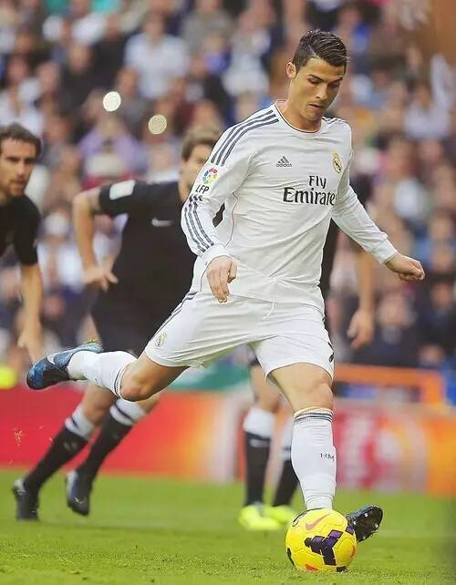 莫雷诺：若能重返西班牙队当然很好；黄潜现在西甲第二还不错（莫雷诺：若能回归西班牙队当然是好事；黄潜暂居西甲第二，表现不错）