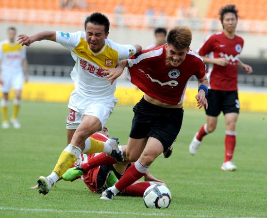 莱万西甲生涯进74球，同期单一联赛进球数仅次于哈兰德和凯恩（莱万西甲累计74球，同期单联赛进球数仅逊哈兰德与凯恩）